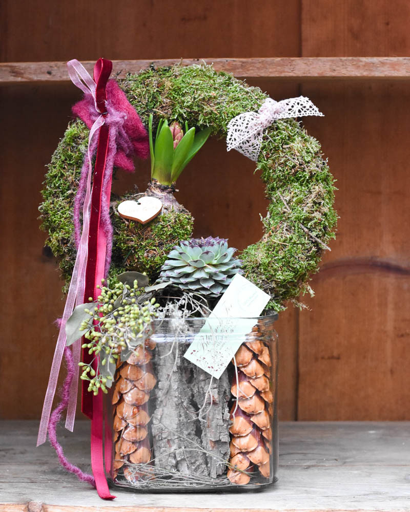 Blumenarrangement für den Valentinstag